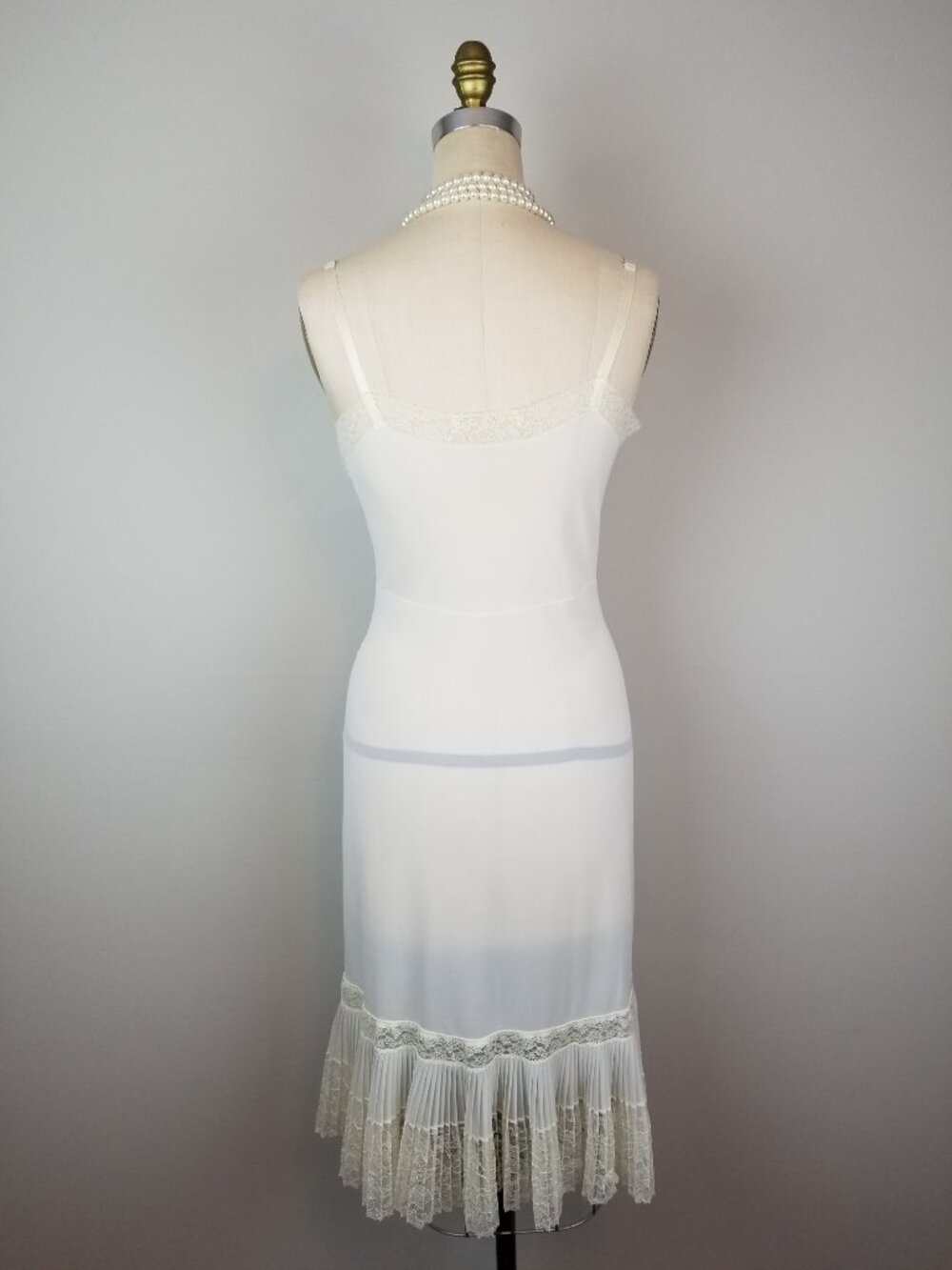 Gorgeous Vintage 1950's Cream Pleated Lace Slip with Flounce Size 36 - Picture 8 of 9